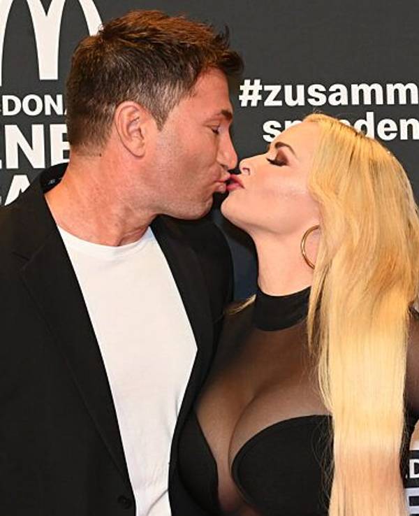 Entertainerin Daniela Katzenberger und Sänger Lucas Cordalis kommen zur McDonald's Benefiz-Gala zugunsten der McDonald's Kinderhilfe-Stiftung in den Eisbachstudios.