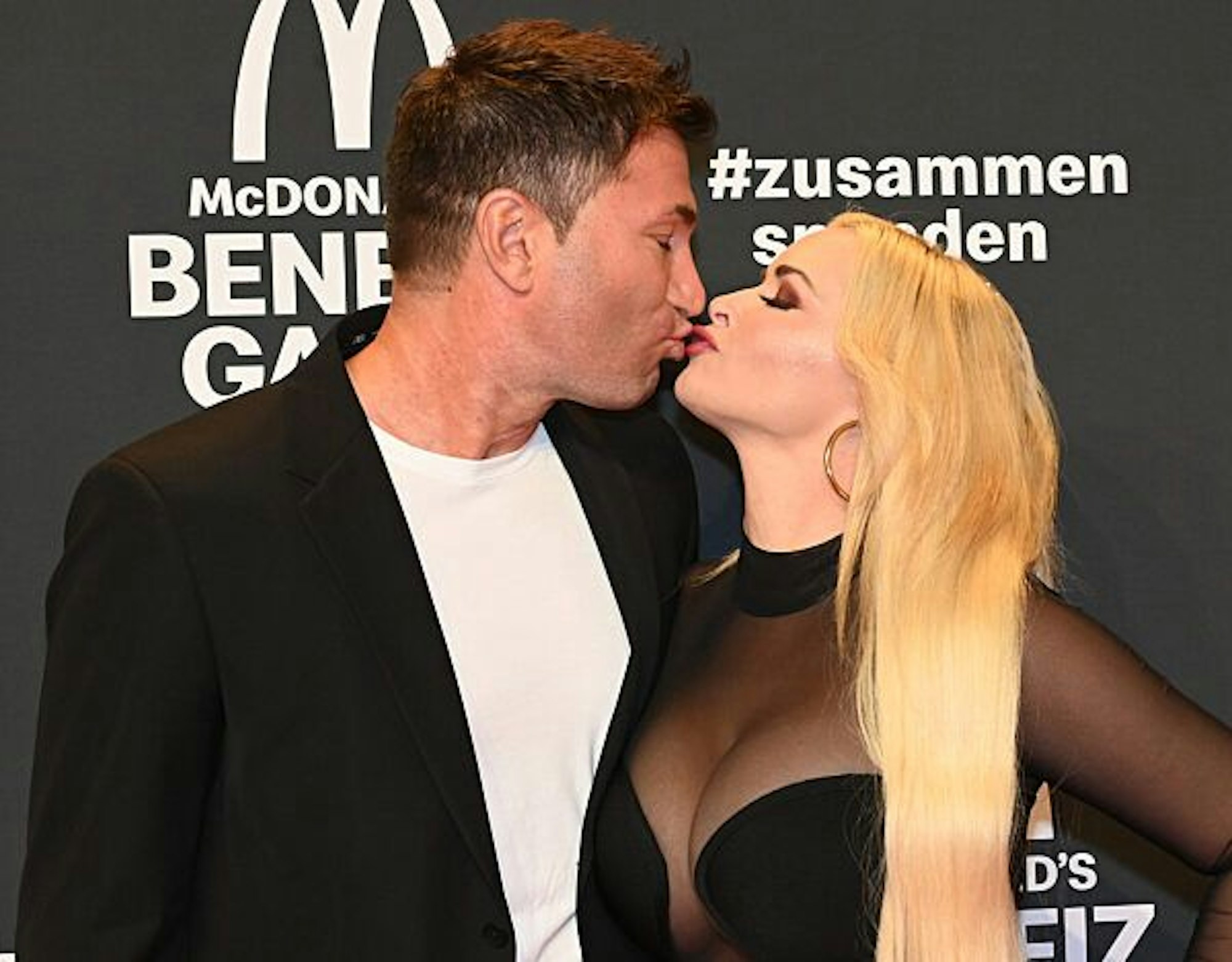 Entertainerin Daniela Katzenberger und Sänger Lucas Cordalis kommen zur McDonald's Benefiz-Gala zugunsten der McDonald's Kinderhilfe-Stiftung in den Eisbachstudios.