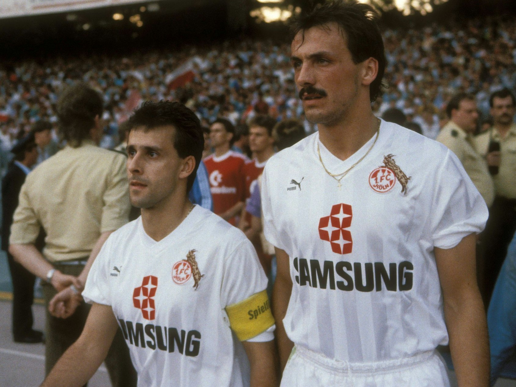 Jürgen Kohler und Pierre Littbarski 1989 im Trikot des 1. FC Köln.
