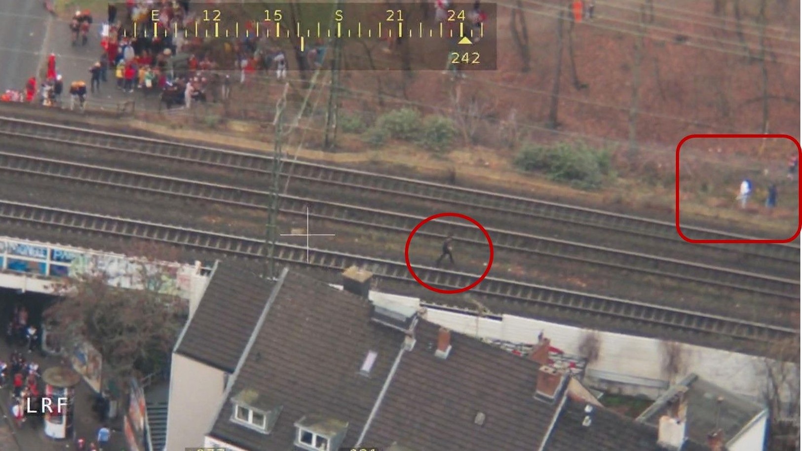 Luftaufnahme von Gleisüberschreitungen am Bahnhof Köln-Süd an Weiberfastnacht