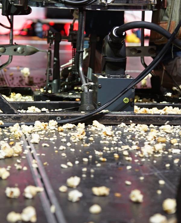 Popcorn auf der Bühne in der Lanxess-Arena.