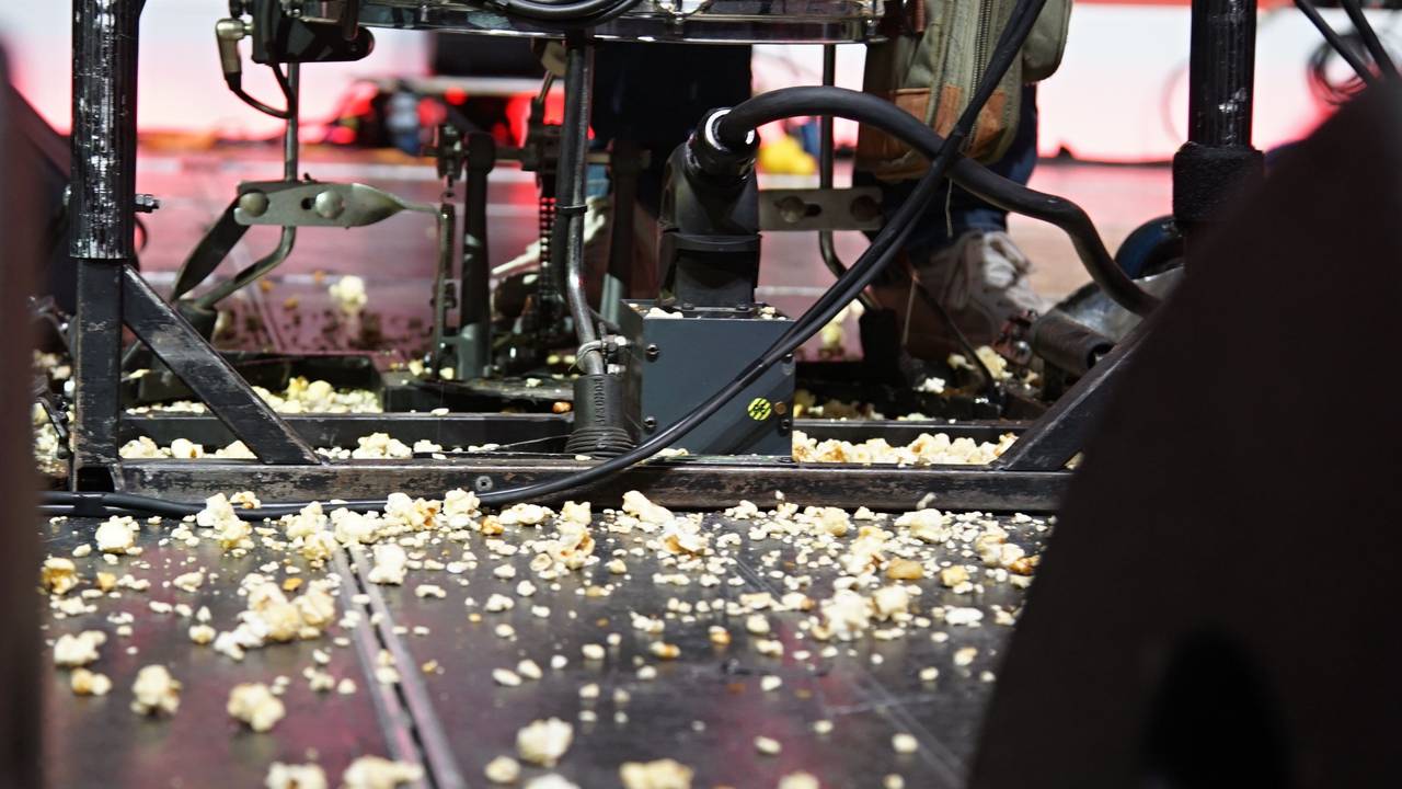 Popcorn auf der Bühne in der Lanxess-Arena.