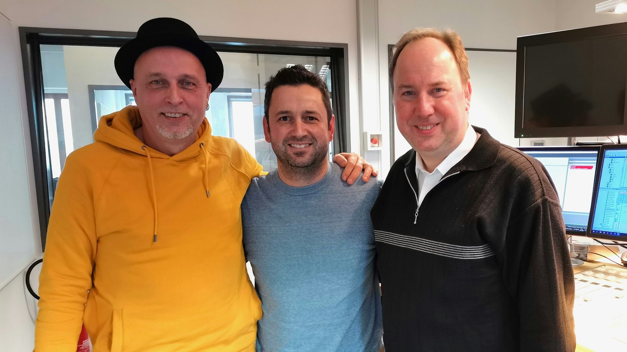 Harald van Bonn, Dominik Becker, Msgr. Robert Kleine beim Podcast von Kölsch & Jot.