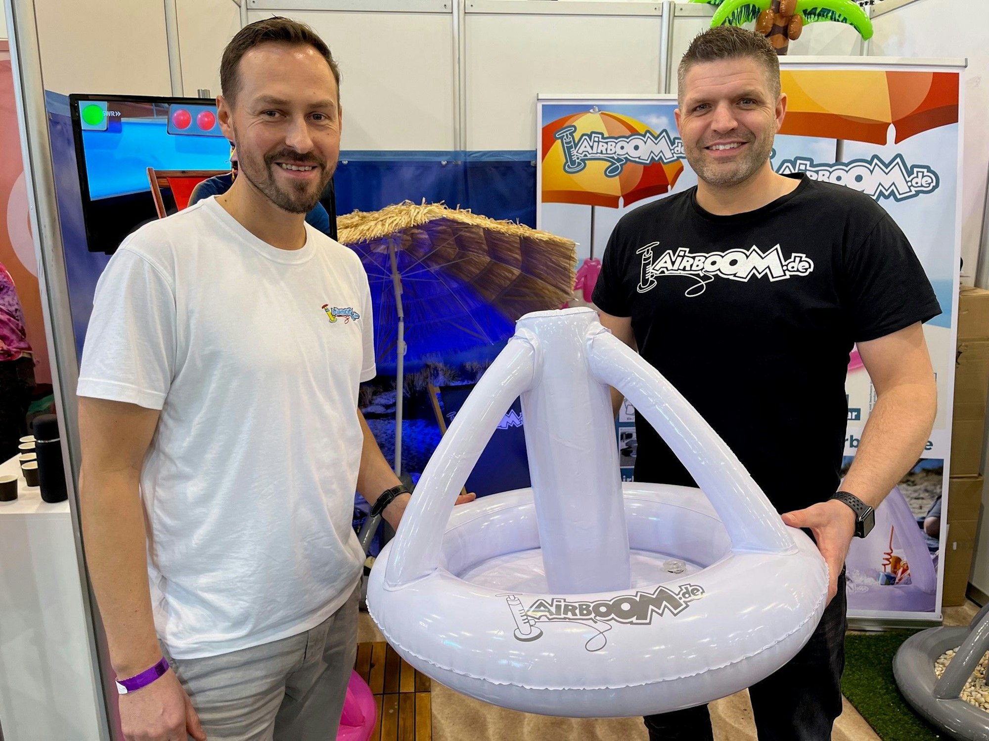 Startup auf der Campingmesse: Die Startup-Gründer Tim und Michael.