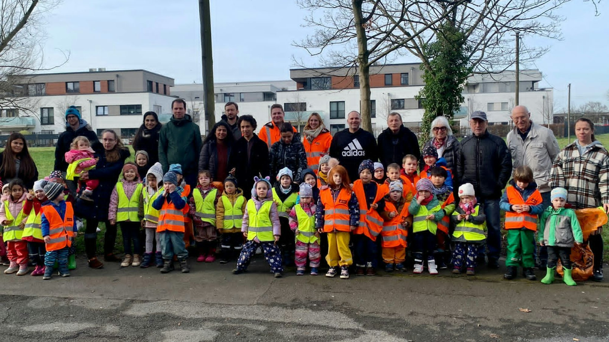 Gruppenfoto der Aufräumaktion in Wahn am 22. Februar 2023.