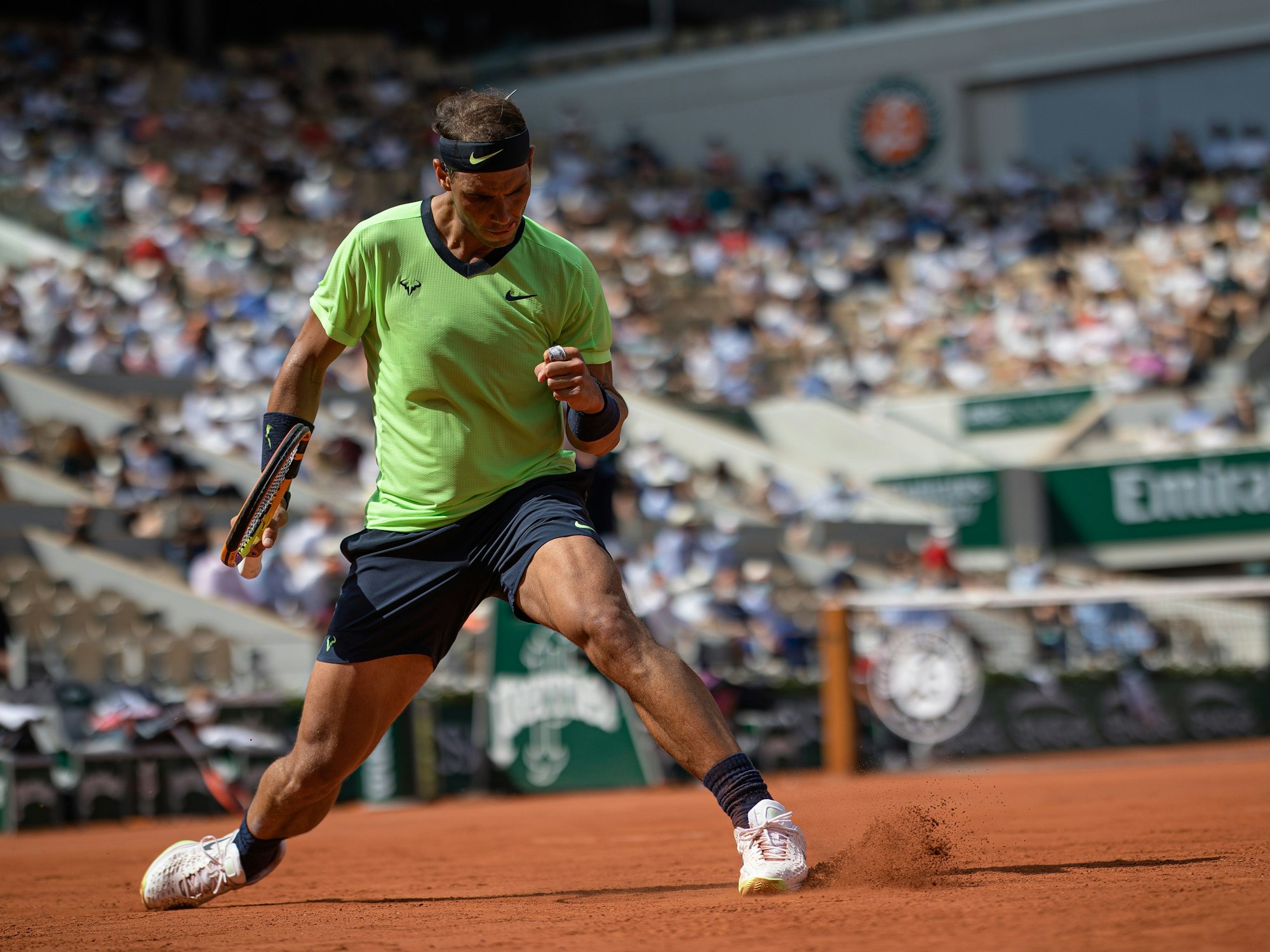 Rafael Nadal ballt nach einem Punktgewinn bei den French Open die Faust.