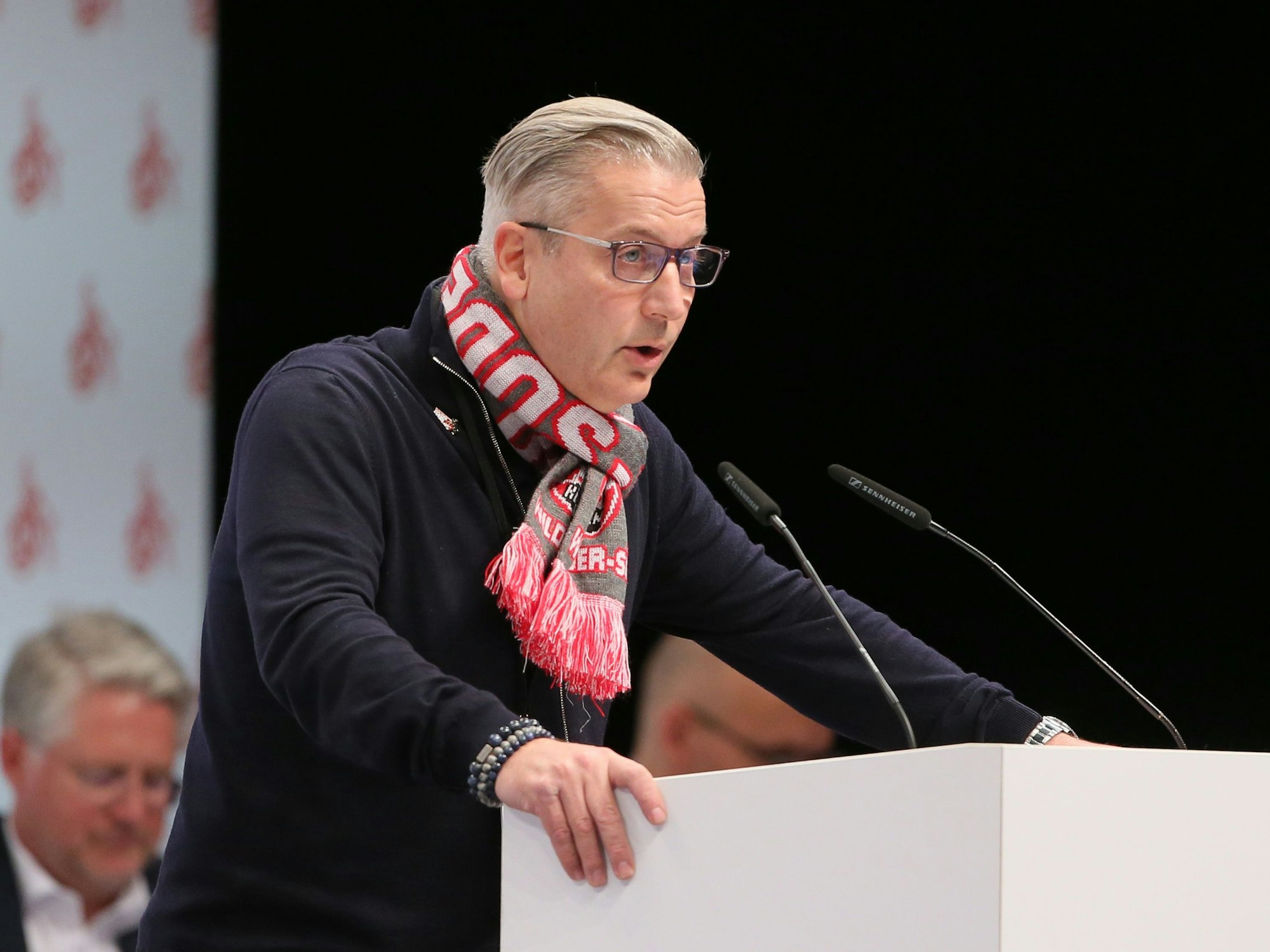 1.FC Köln, LanxessArena, Mitgliederversammlung, Mitglied des Mitgliederrats, Robin Loew-Albrecht (1. FC Köln), 06.11.2021, Bild: Herbert Bucco
Herbert Bucco