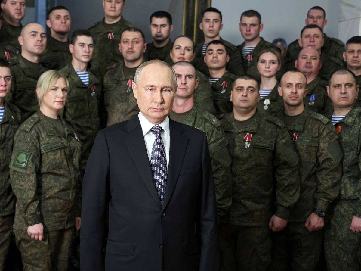 Russlands Präsident Wladimir Putin spricht in seiner jährlichen, im Fernsehen übertragenen Neujahrsbotschaft zum Volk: Am 24. Februar jährt sich sein Angriffskrieg gegen die Ukraine zum ersten Mal. Was der Krieg für sein eigenes Schicksal bedeutet, erklärt der Kölner Politologe Thomas Jäger.