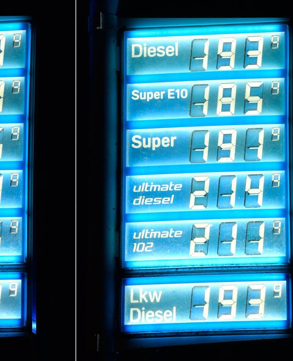 Auf einer Preistafel an einer Tankstelle in NRW sieht man die teuren Kraftstoffpreise in Blau leuchten.