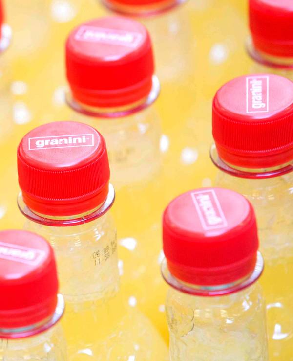 Flaschen mit Saft des Getränkeherstellers Eckes-Granini