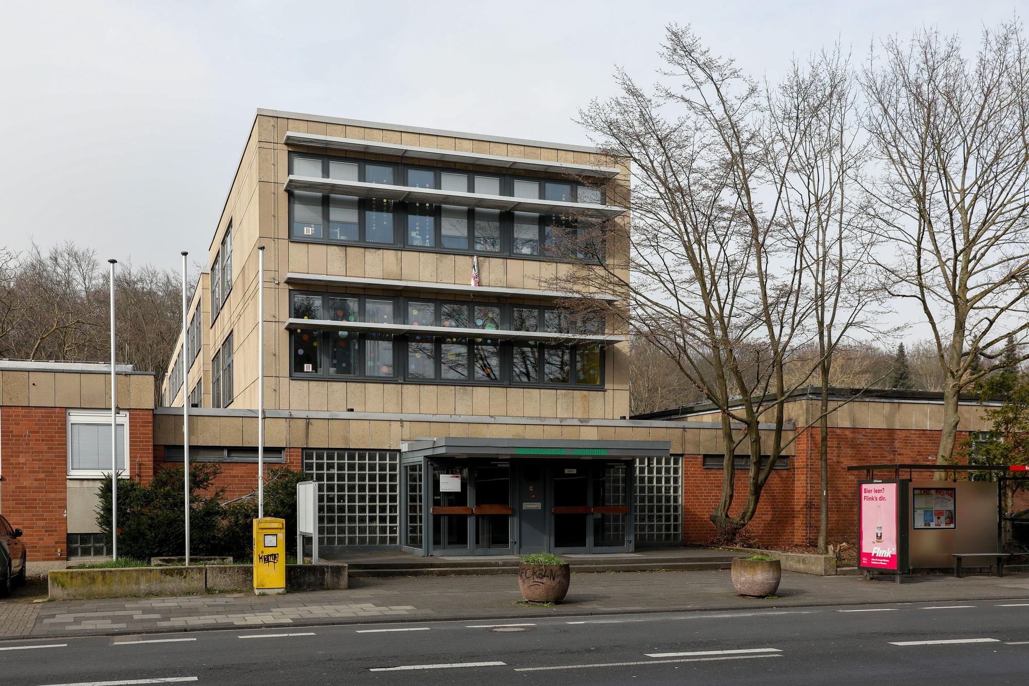 21.02.2023, Köln: 10.01.2023, Köln: Außenansicht der Gesamtschule Lindenthal.
Hier soll der Kreisparteitag der AFD (Alternative für Deutschland) stattfinden.
Foto: Michael Bause