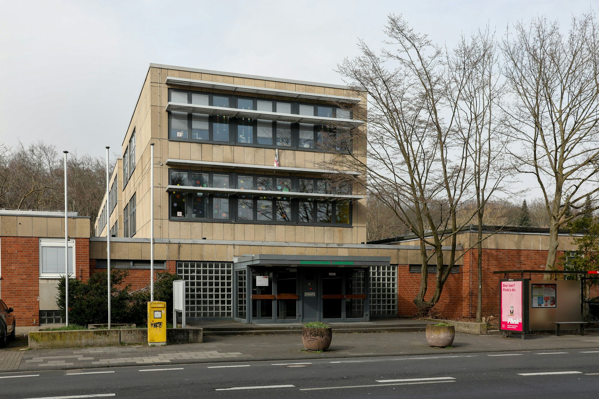 21.02.2023, Köln: 10.01.2023, Köln: Außenansicht der Gesamtschule Lindenthal.
Hier soll der Kreisparteitag der AFD (Alternative für Deutschland) stattfinden.
Foto: Michael Bause