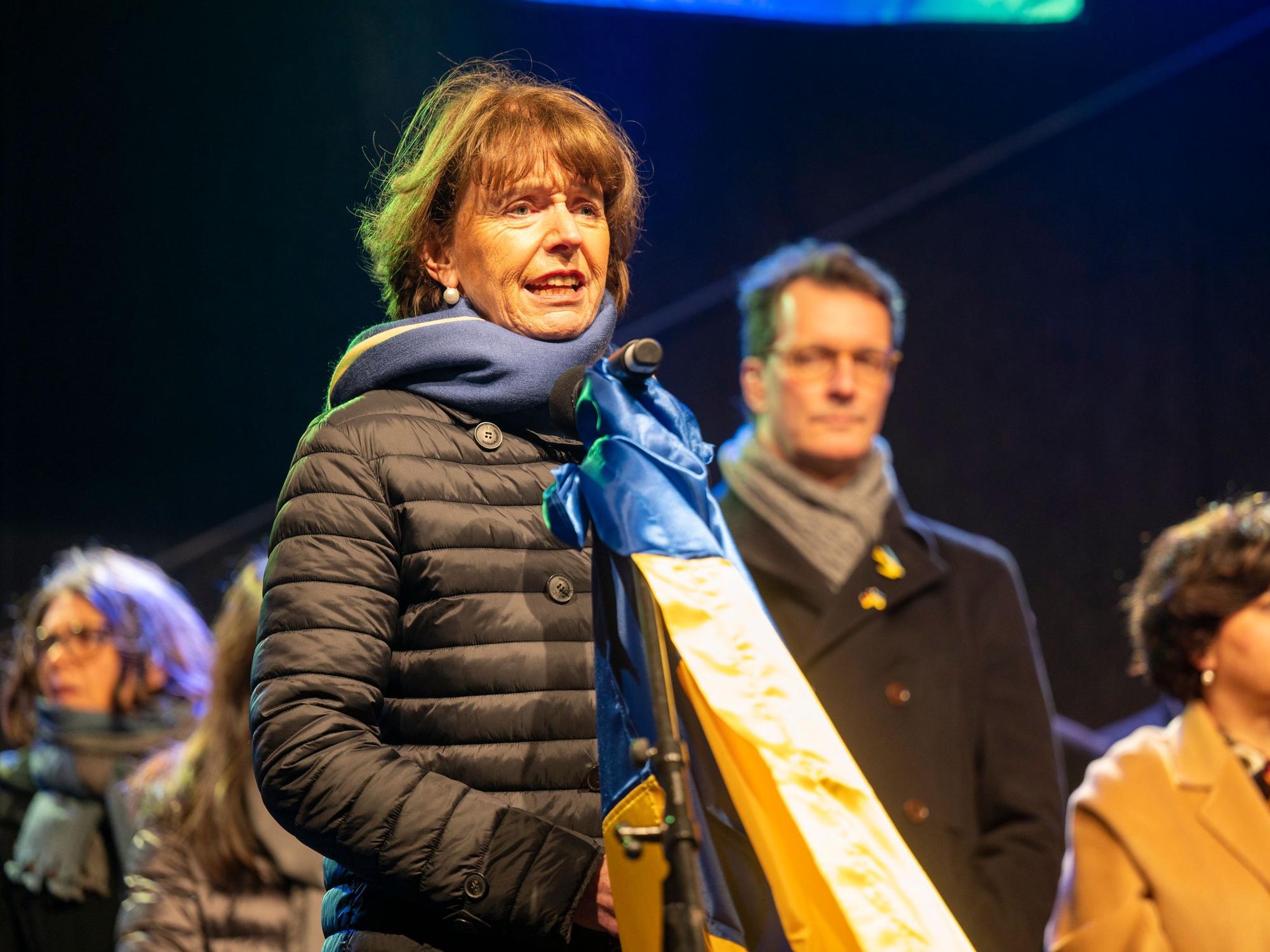 Henriette Reker sprach auf dem Roncalliplatz bei der Großdemo.