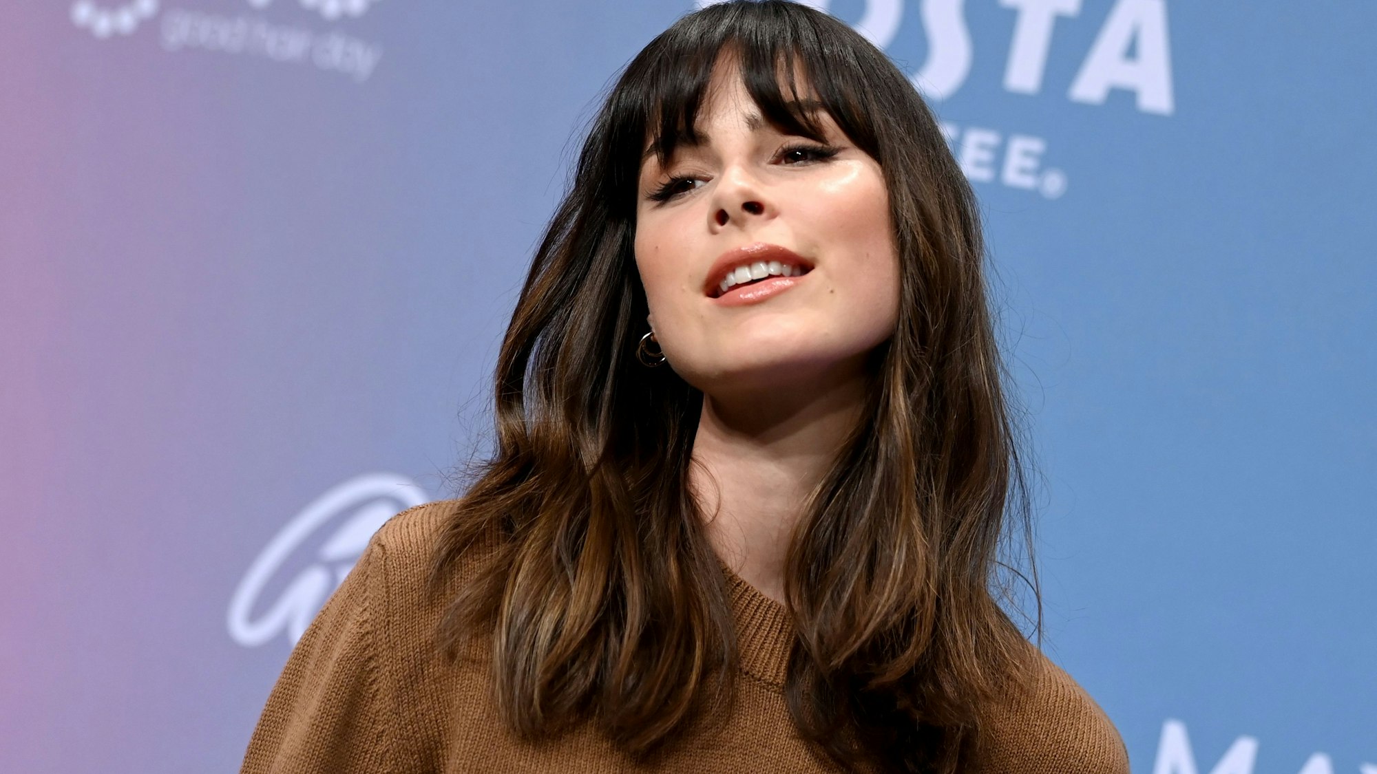 Lena Meyer-Landrut, Sängerin, kommt zu ihrer Show „a lott less by Lena Meyer-Landrut“ bei der About You Fashion Week 2021ins Kraftwerk Berlin.