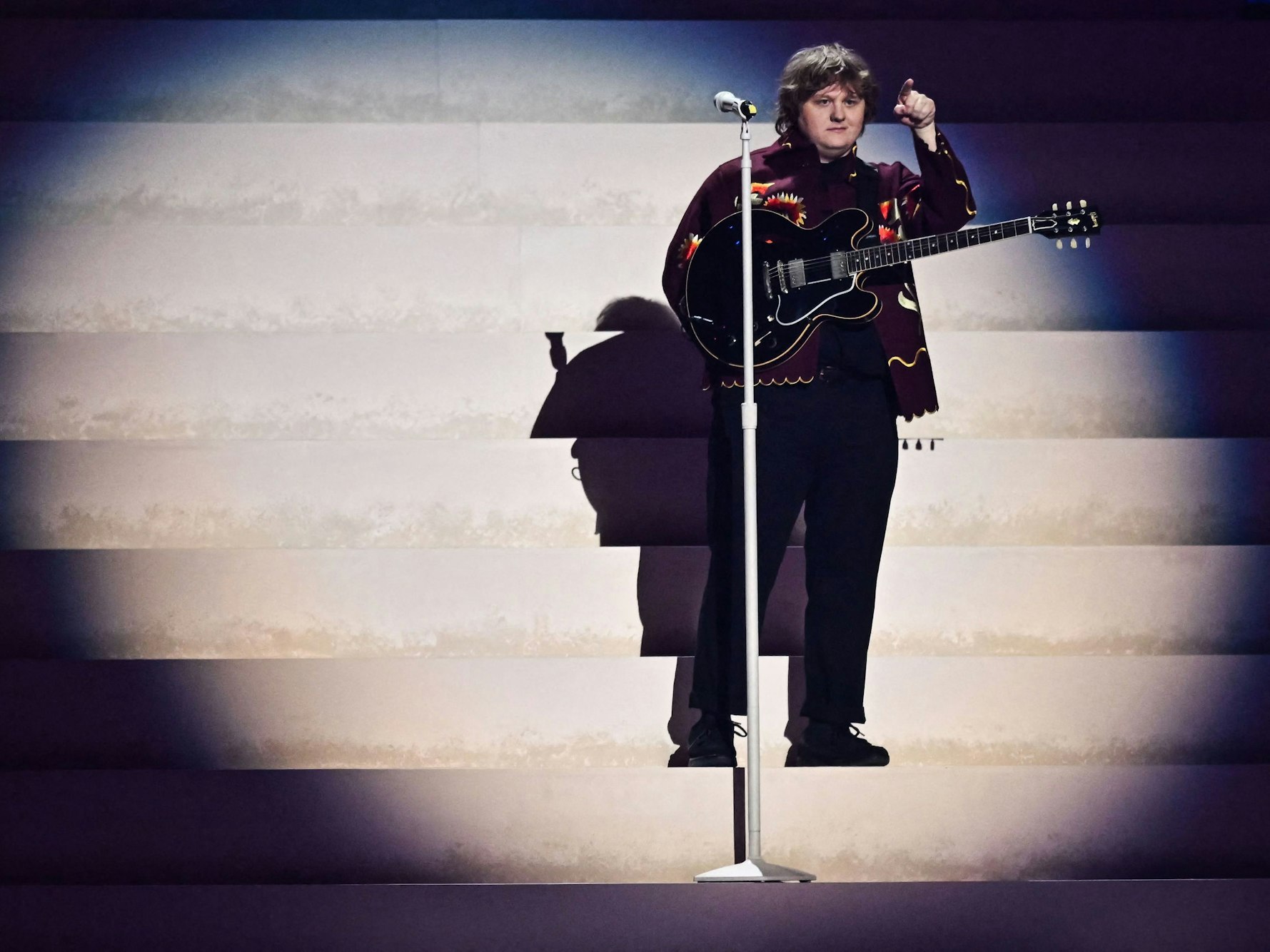 Lewis Capaldi, hier am 11. Februar 2023 während eines Auftritts bei den Brit Awards, leidet unter dem Tourette Syndrom.