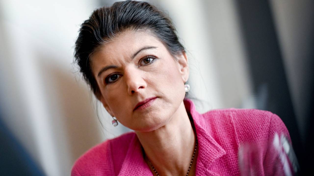 Auf dem Foto sieht man die Linke-Politikerin Sahra Wagenknecht.