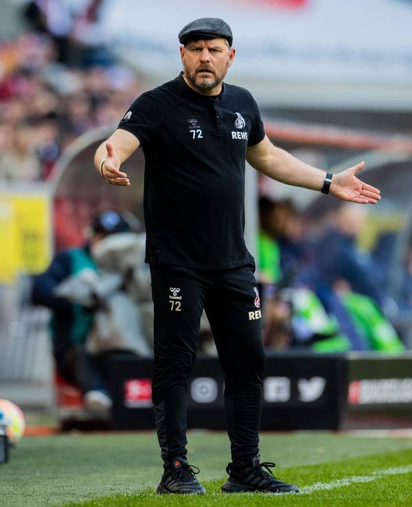 Steffen Baumgart ärgert sich gegen Wolfsburg.