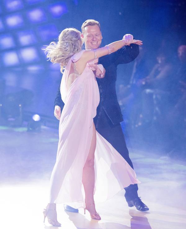 Knossi (bürgerlich Jens Knossalla), Youtuber, und Isabel Edvardsson, Profitänzerin, tanzen in der RTL-Tanzshow „Let's Dance“ im Coloneum Köln.