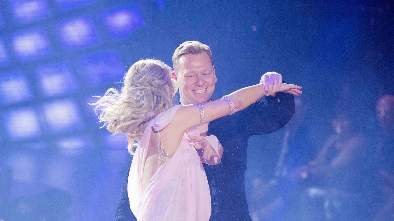 Knossi (bürgerlich Jens Knossalla), Youtuber, und Isabel Edvardsson, Profitänzerin, tanzen in der RTL-Tanzshow „Let's Dance“ im Coloneum Köln.