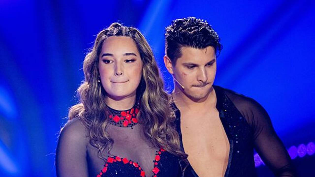 Alex Mariah Peter, Model, und Alexandru Ionel, Profitänzer, stehen in der RTL-Tanzshow "Let's Dance" im Coloneum zusammen.