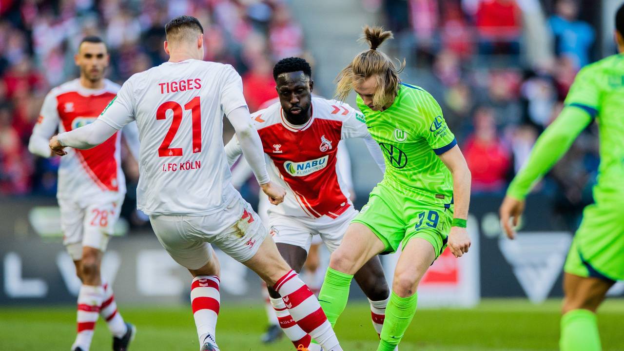 Steffen Tigges und Kingsley Schindler im Zweikampf mit Patrick Wimmer.