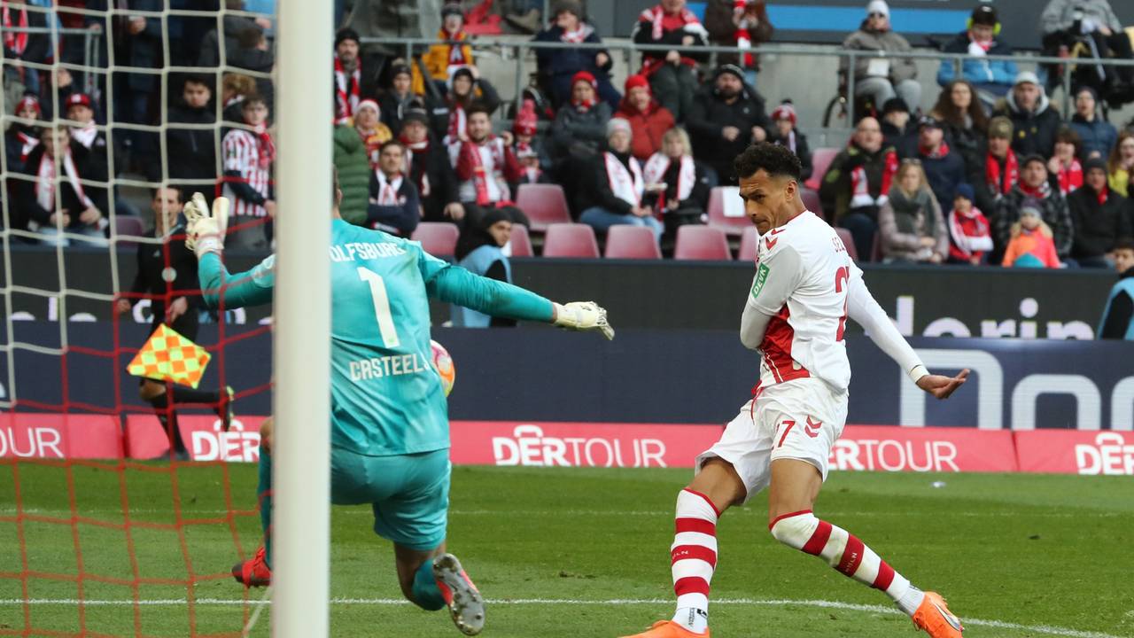 FC-Stürmer Davie Selke (r.) scheiterte am Samstag (25. Februar) an Wolfsburg-Keeper Koen Casteels.