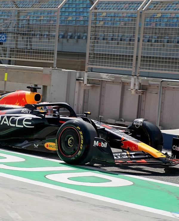 Max Verstappen aus den Niederlanden vom Team Oracle Red Bull in der Boxengasse.