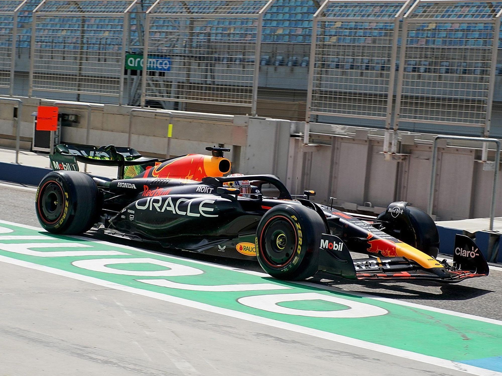 Max Verstappen aus den Niederlanden vom Team Oracle Red Bull in der Boxengasse.