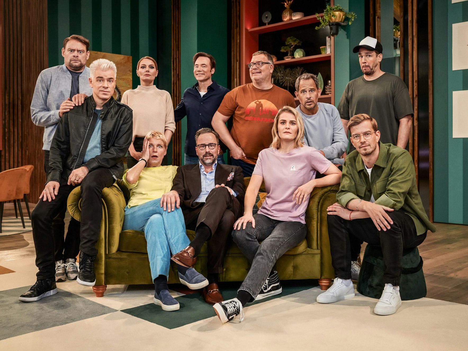 Die Stars der vierten Staffel von Last one laughing bei einem Fotoshooting.