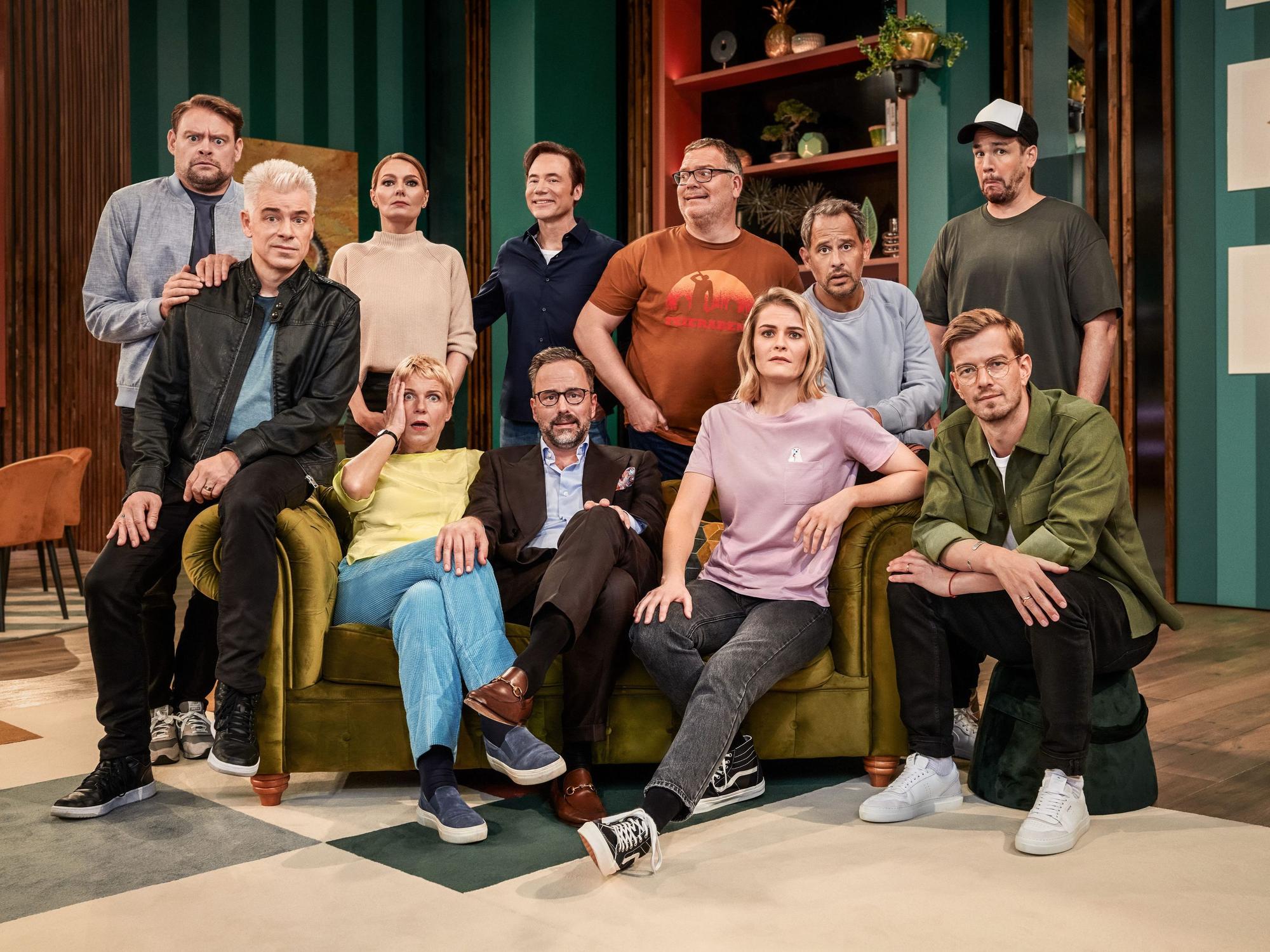 Die Stars der vierten Staffel von Last one laughing bei einem Fotoshooting.