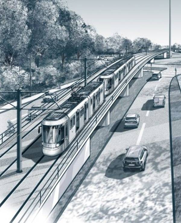 Über den Bonner Verteiler führt eine Brücke, über die eine Bahn fährt.