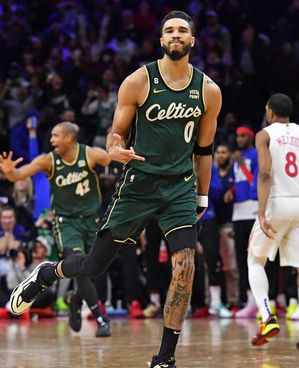 Jayson Tatum jubelt nach seinem entscheidenden Wurf zum Sieg.