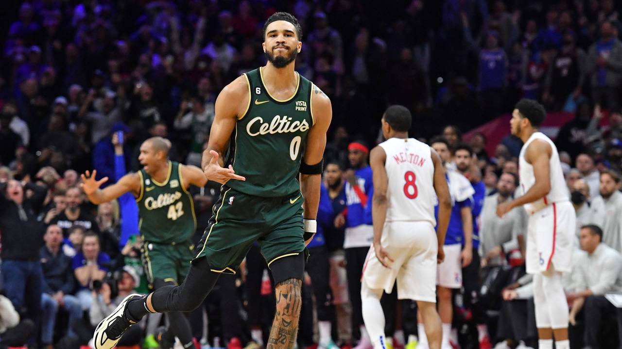 Jayson Tatum jubelt nach seinem entscheidenden Wurf zum Sieg.