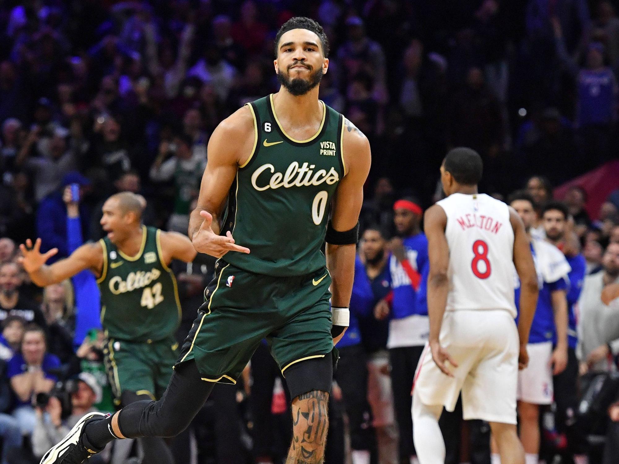 Jayson Tatum jubelt nach seinem entscheidenden Wurf zum Sieg.