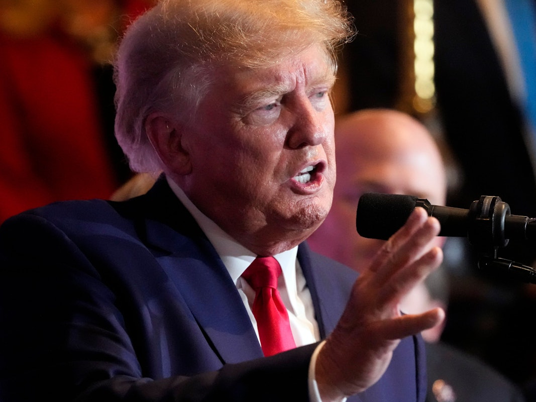 Donald Trump, ehemaliger Präsident der USA, spricht bei einer Wahlkampfveranstaltung im South Carolina Statehouse.