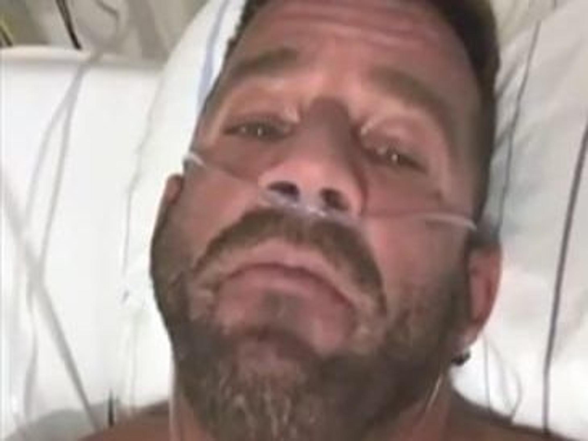 Bodybuilder und YouTube-Star Hollywood Matze brach bei einem Wettkampf zusammen und lag anschließend mit Verdacht auf Nierendysfunktion und Herzrhythmusstörungen auf der Intensivstation.
