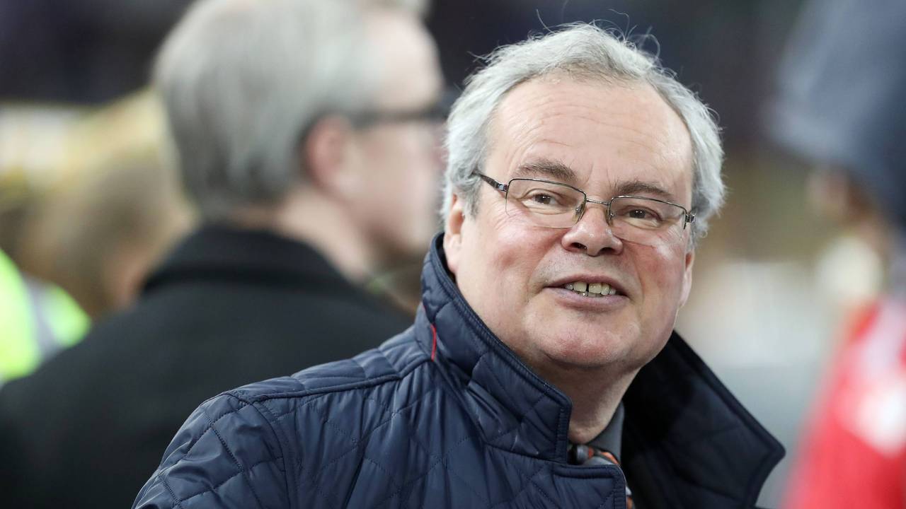 Paul Jäger steht im Stadion.