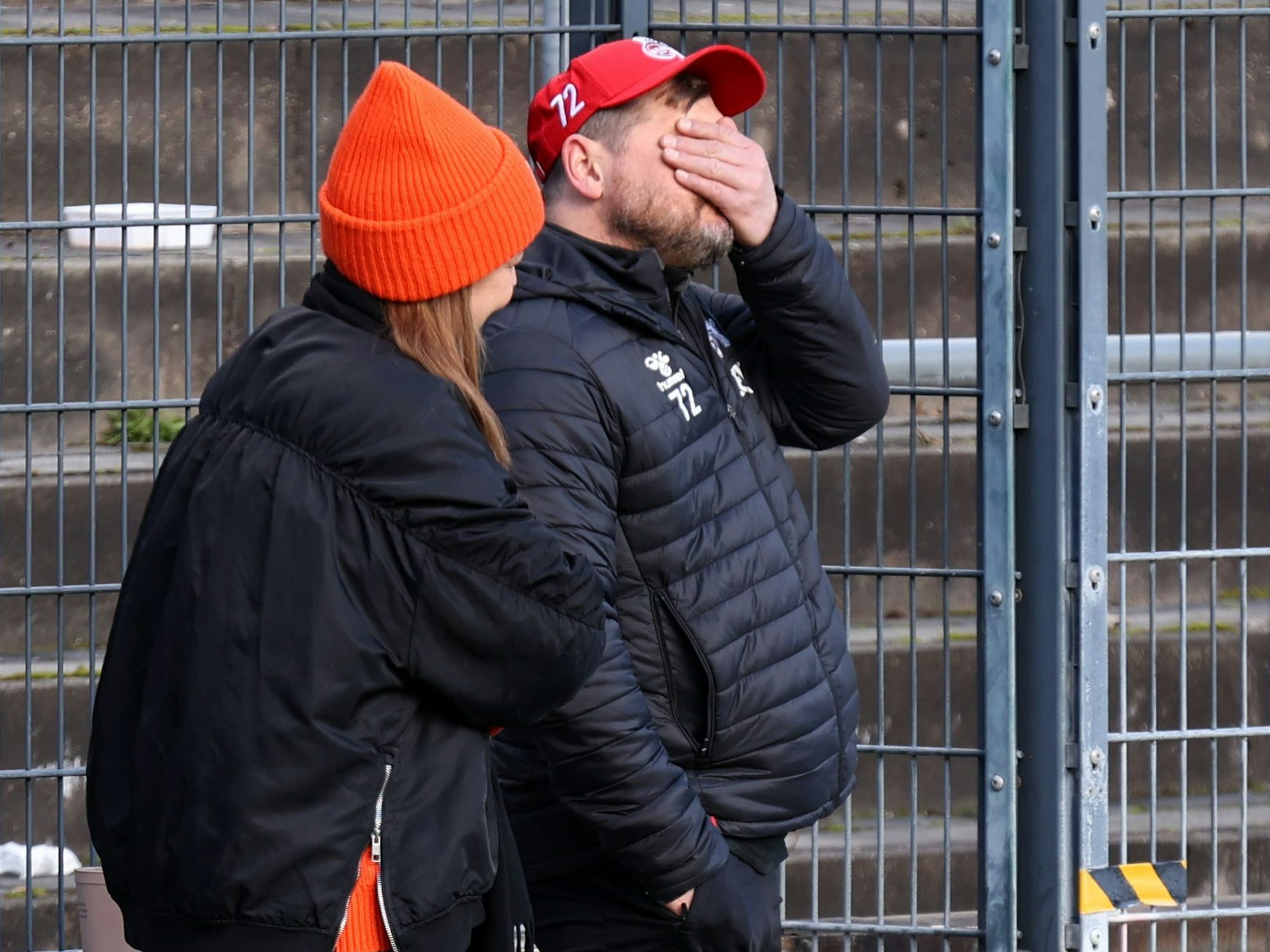 Trainer Steffen Baumgart im Gespräch mit Lil Zercher.
