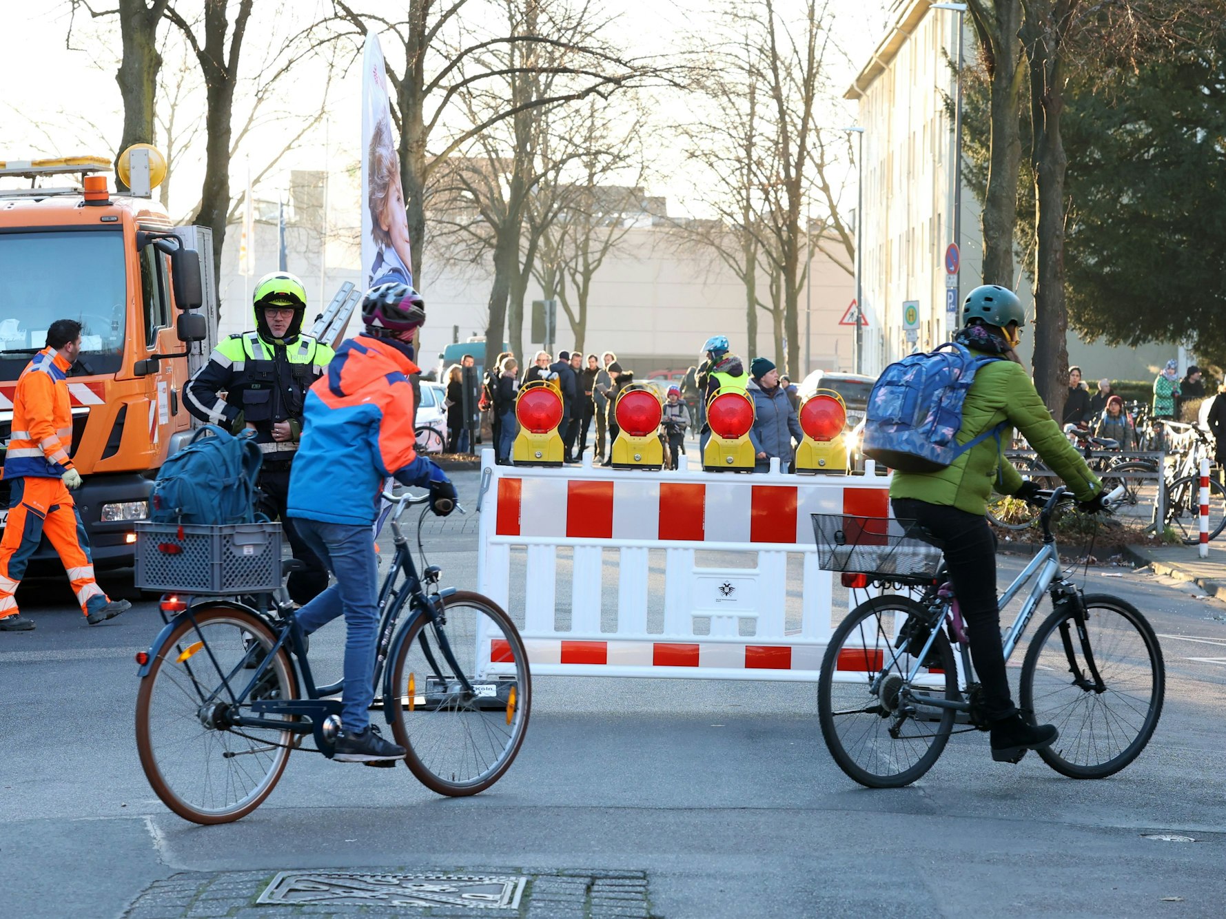 Das Dezernat für Mobilität startet Pilotprojekt Schulstraße in der Lindenbornstraße (Vincenz-Statz-Grundschule).