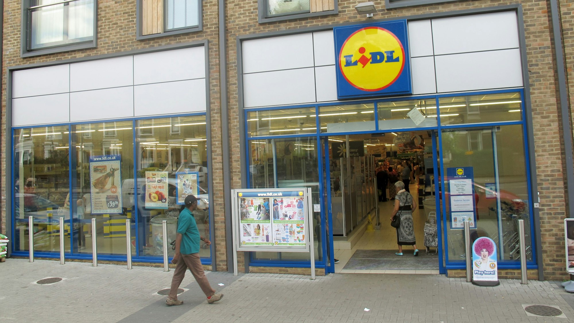 Eine britische Lidl-Filiale in Stockwell, London (England).