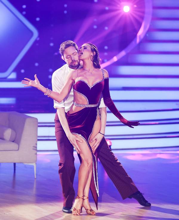 Bastian Bielendorfer, Comedian, und Ekaterina Leonova, Profitänzerin, tanzen in der RTL-Tanzshow "Let's Dance" im Coloneum.