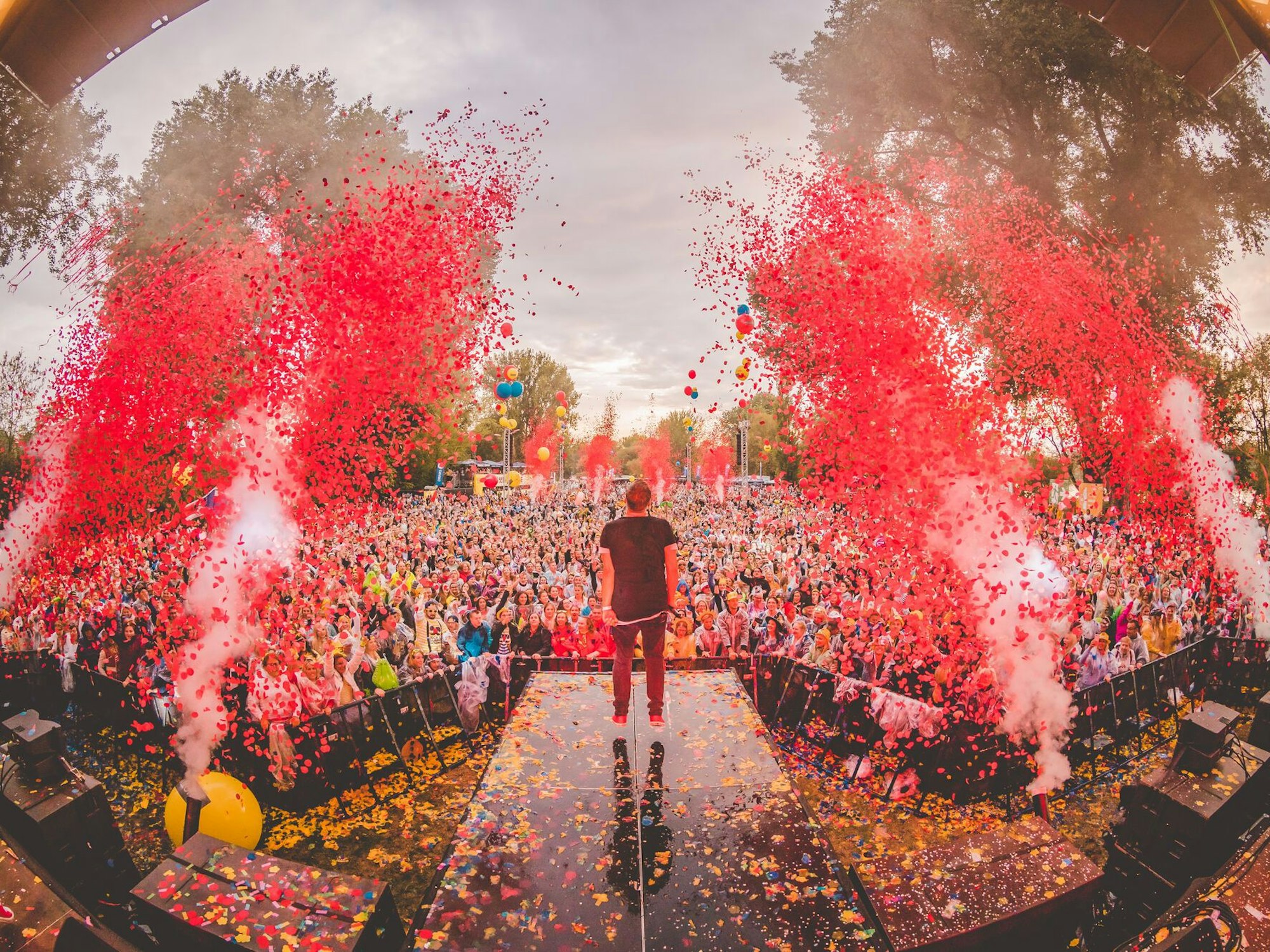 Kasalla tritt bei Jeck im Sunnesching auf.