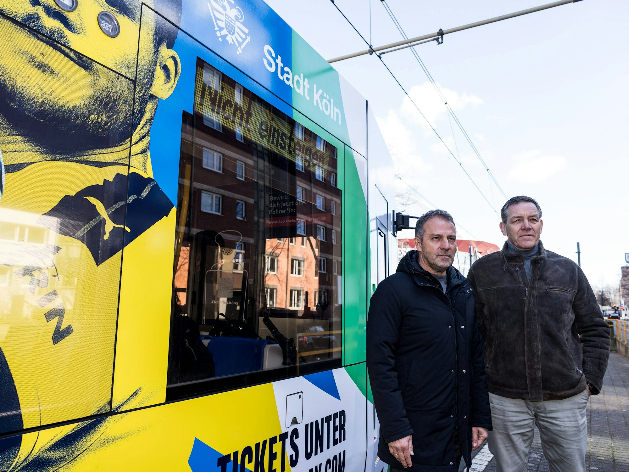 Präsentation der KVB-Sonderbahn für die Handball-EM 2024 und die Fußball-EM 2024 mit den Bundestrainern Hansi Flick und Alfred Gislason.