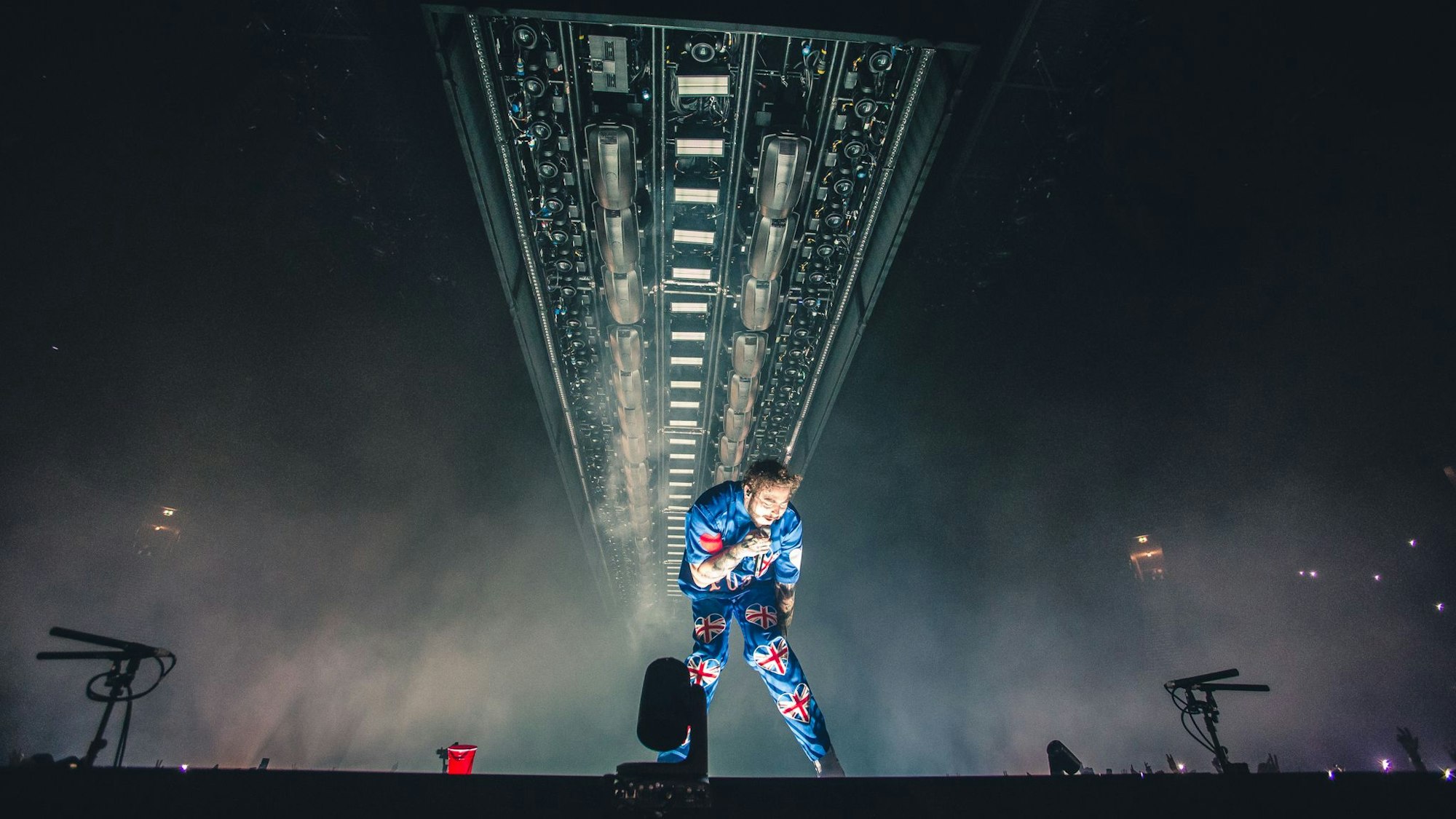 Post Malone, US-amerikanischer Rapper, der eigentlich Austin Richard Post heißt, performt bei seinem Auftritt