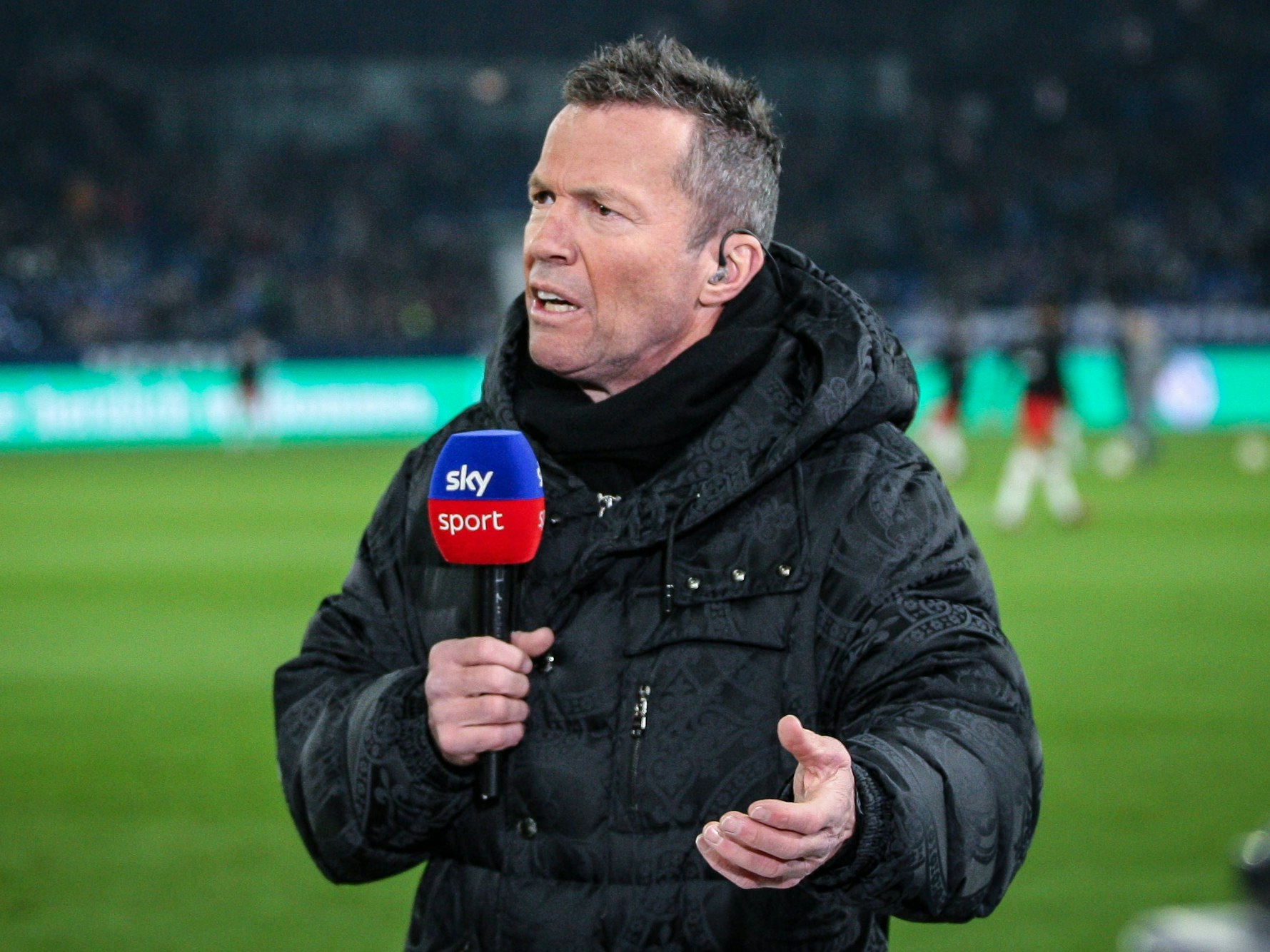 Lothar Matthäus am Sky-Mikrofon.