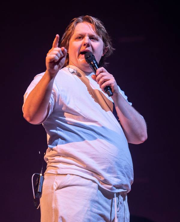 Lewis Capaldi bei seinem Konzert am Dienstag (28. Februar 2023) in der Kölner LANXESS-Arena.