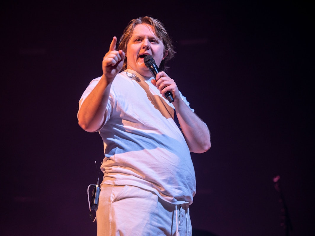 Lewis Capaldi bei seinem Konzert am Dienstag (28. Februar 2023) in der Kölner LANXESS-Arena.