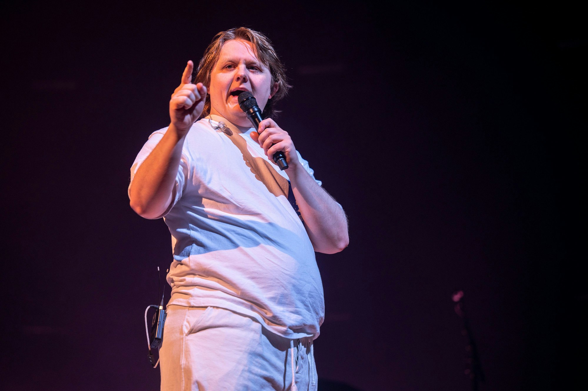 Lewis Capaldi bei seinem Konzert am Dienstag (28. Februar 2023) in der Kölner LANXESS-Arena.