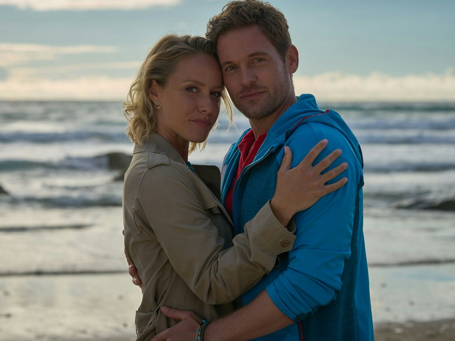 Pauline Parker (Lea Louisa Wolfram) und Erik Cameron (Joscha Kiefer) im Rosamunde Pilcher-Film.