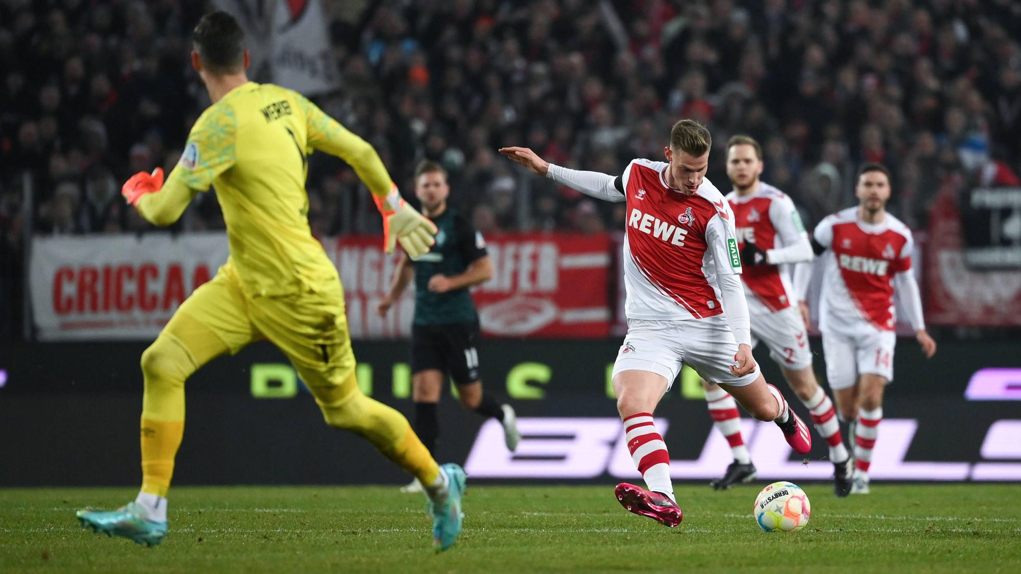 Steffen Tigges traf am 21. Januar 2023 gegen den SV Werder Bremen aus dem Mittelkreis.